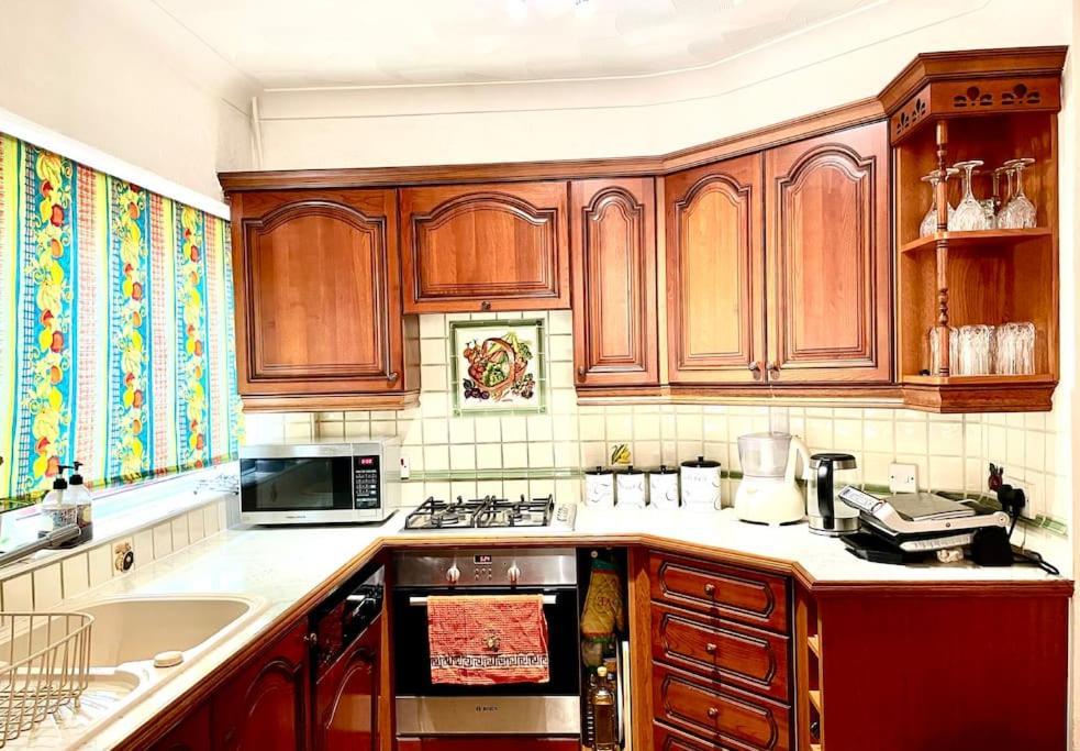 Stunning 1 Bedroom And Double Sofa Bed Near Train Station Southampton Exteriér fotografie